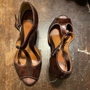 Sofft Brown Leather Strappy Heel. Size 8.5W